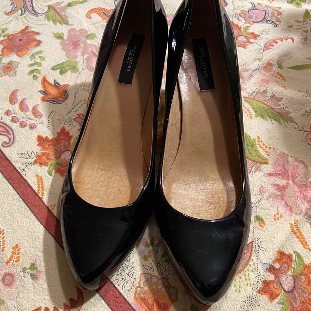 Black low heel pumps